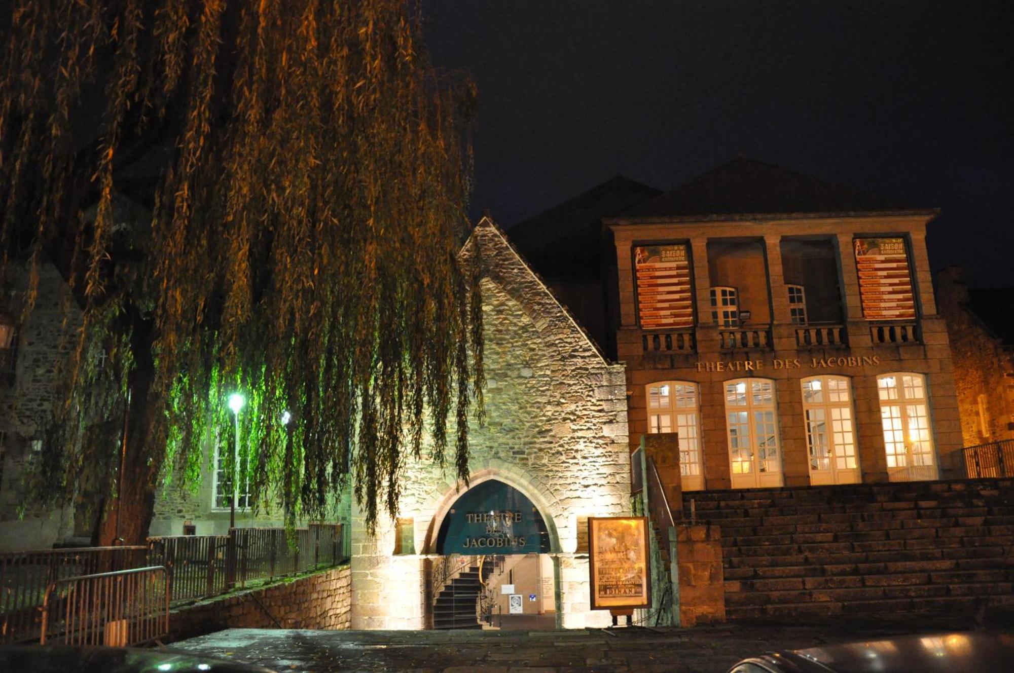 Cafe Hotel Du Theatre Dinan Bagian luar foto