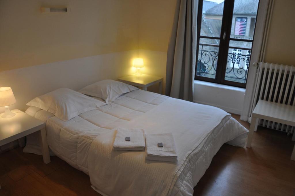Cafe Hotel Du Theatre Dinan Bagian luar foto