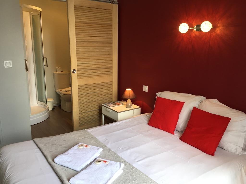 Cafe Hotel Du Theatre Dinan Bagian luar foto