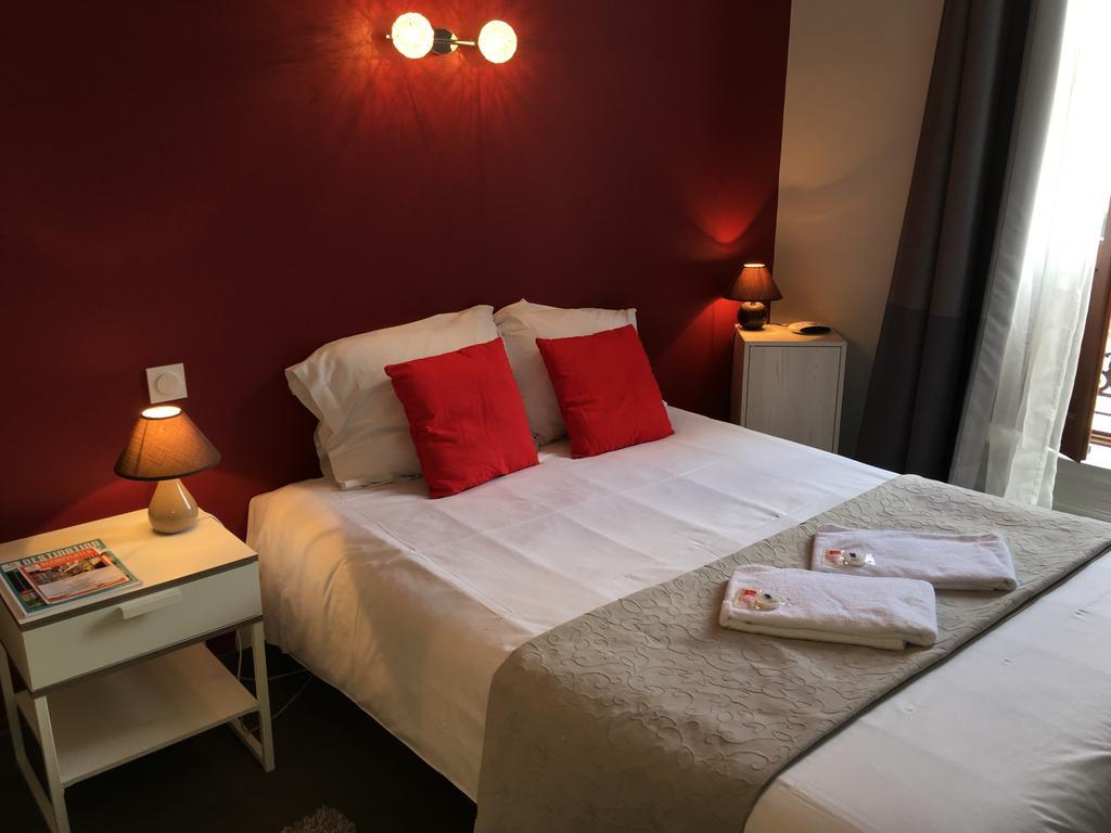 Cafe Hotel Du Theatre Dinan Bagian luar foto