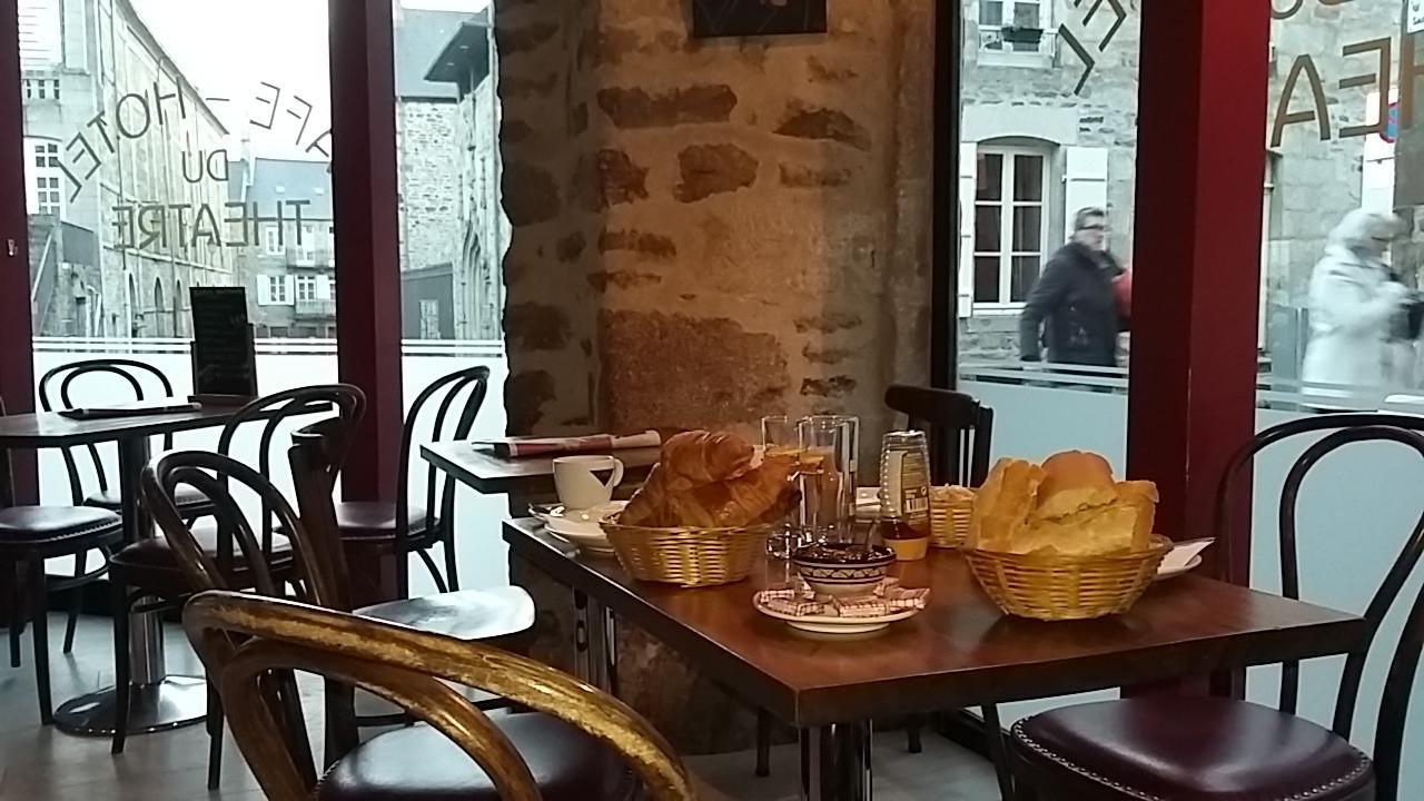 Cafe Hotel Du Theatre Dinan Bagian luar foto