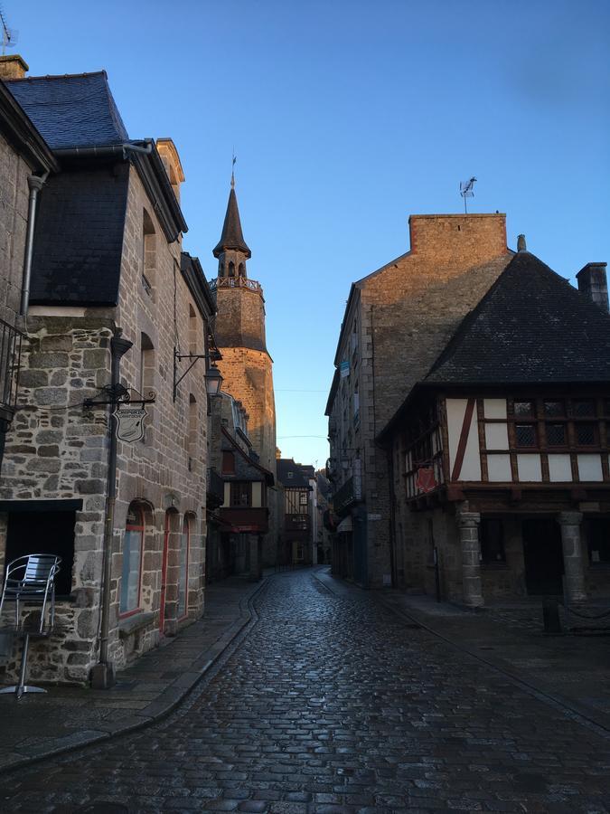 Cafe Hotel Du Theatre Dinan Bagian luar foto
